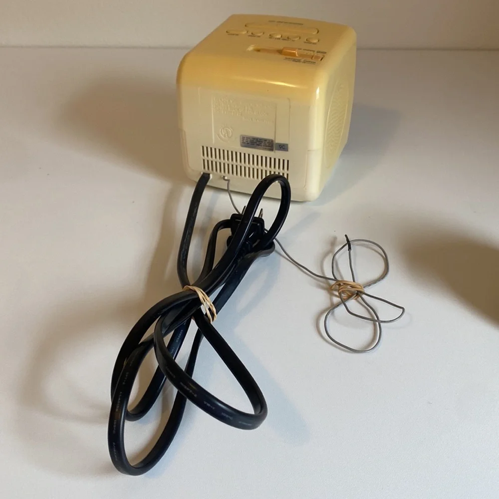 Sony Dream Machine AM/FM Digital Clock Radio - Cream & Black IT WORKS